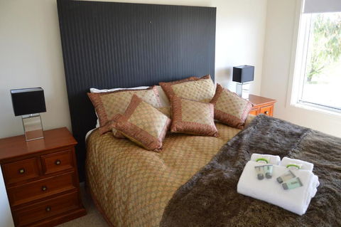 BATHURST GOLDFIELDS RESIDENCE On MOUNT PANORAMA - Getaway Accommodation 0