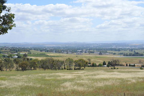 BATHURST GOLDFIELDS RESIDENCE On MOUNT PANORAMA - Getaway Accommodation 1