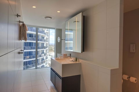 Hilton Surfers Paradise Hotel & Residences - Getaway Accommodation 3