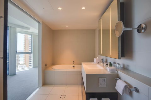 Hilton Surfers Paradise Hotel & Residences - Getaway Accommodation 4