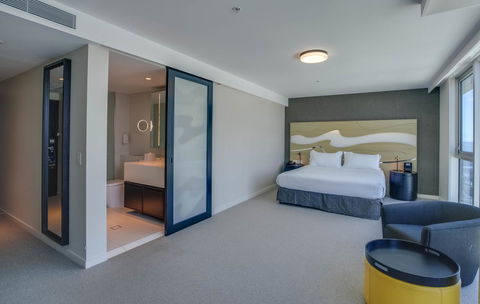 Hilton Surfers Paradise Hotel & Residences - Getaway Accommodation 10