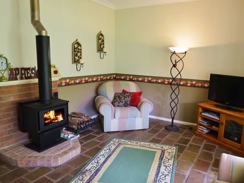 Apple Tree Cottage Montville - Getaway Accommodation 4
