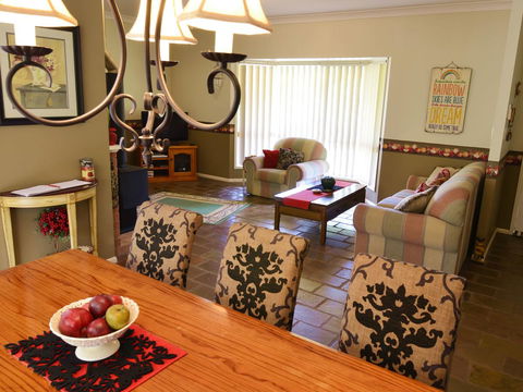 Apple Tree Cottage Montville - Getaway Accommodation 5