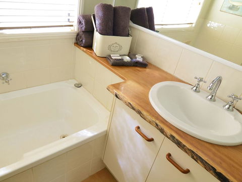 Apple Tree Cottage Montville - Getaway Accommodation 10