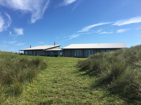 Turnstone Beach House - Getaway Accommodation 0