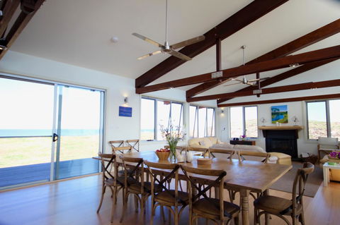 Turnstone Beach House - Getaway Accommodation 13