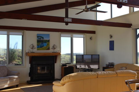 Turnstone Beach House - Getaway Accommodation 4