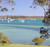'Corlette Waterfront' 2/44 Danalene Parade - Waterfront Luxury WIFI Aircon Boat Parking - Getaway Accommodation