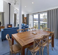 'Matilda' - Spacious  centrally located with great lake views - Getaway Accommodation