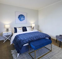 1 Bdrm Top Floor Apt With Sunroom - Getaway Accommodation