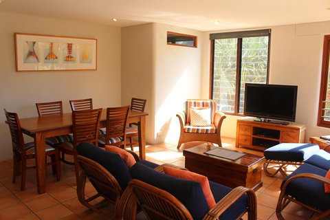 1/9 Marine Parade, Wategos Beach - Beachbound - Getaway Accommodation 1