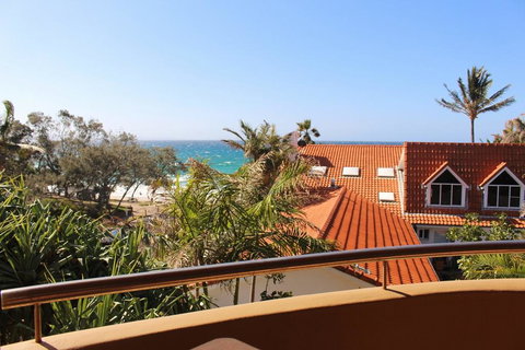 1/9 Marine Parade, Wategos Beach - Beachbound - Getaway Accommodation 0