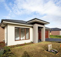 109 Cozy Cranbourne Family House 5Bed2Bath2Parking - Getaway Accommodation