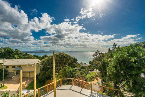 13 Brownell Drive Wategos Beach - Beach House - Getaway Accommodation 0