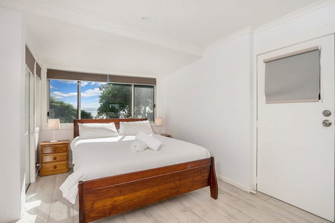 13 Brownell Drive Wategos Beach - Beach House - Getaway Accommodation 3