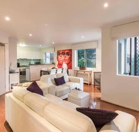 2 Bedroom with Parking  AC Close To Beach  City - Getaway Accommodation