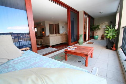 2/21-25 Fletcher Street - Casablanca At Bogarts - Getaway Accommodation 2