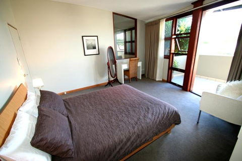 2/21-25 Fletcher Street - Casablanca At Bogarts - Getaway Accommodation 3