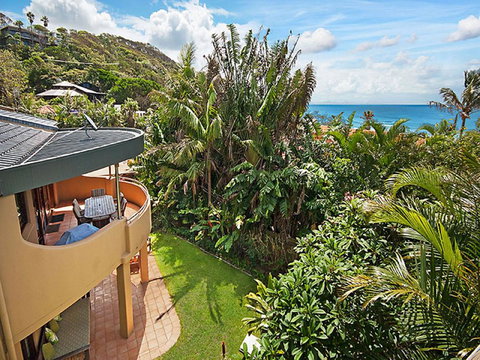 2/9 Marine Parade, Wategos Beach - Beachbound - Getaway Accommodation 0