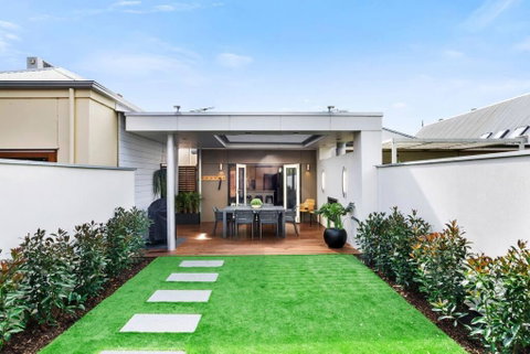 Cute As A Button - Picket Fence 3 Bed Stylish Home - Getaway Accommodation 2