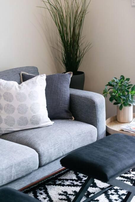 Cute As A Button - Picket Fence 3 Bed Stylish Home - Getaway Accommodation 4