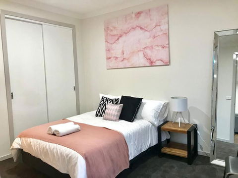 D112 Braybrook Central Stay-Great Getaway - Getaway Accommodation 0