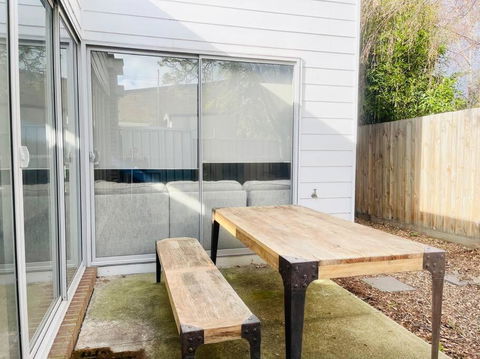 D119 Silver Birch Family Stay - Getaway Accommodation 1