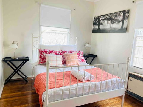 D122 Lovely London Home - Getaway Accommodation 3