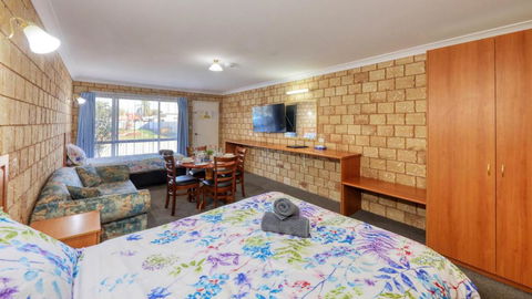 Darling River Motel - Getaway Accommodation 2