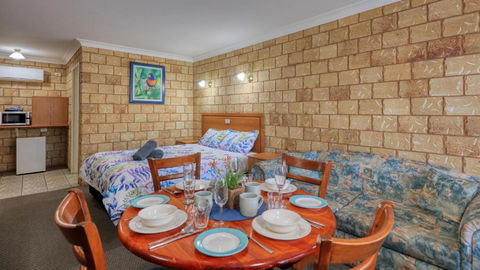 Darling River Motel - Getaway Accommodation 1