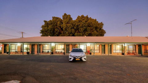 Darling River Motel - Getaway Accommodation 3