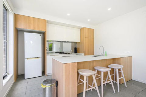 Denham Court Adorable 4Br House With Wifi &Parking - Getaway Accommodation 2