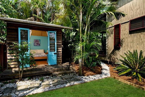 2b Manfred St - The Wave House - Getaway Accommodation 2