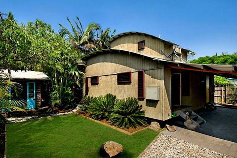 2b Manfred St - The Wave House - Getaway Accommodation 1