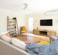 3 Bedroom Apartment Minutes from Main Beach - Getaway Accommodation