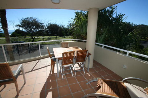 3/54 Lawson St - The Palms 3 - Getaway Accommodation 1