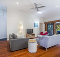 33 Bangalow - Narrawallee's Beautiful Bungalow - Getaway Accommodation