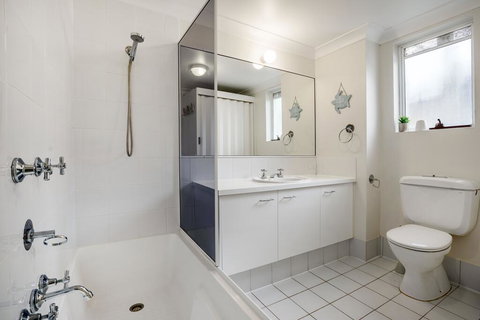 4 Cote D Azur 6 Douglas Street - Getaway Accommodation 2