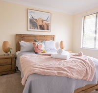 42 Rosemary Lane - Central Orange - Spacious Family Home - Quiet Lane - Getaway Accommodation