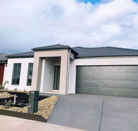 4Bed 2Bath Cozy Guesthouse in Tarneit - Getaway Accommodation
