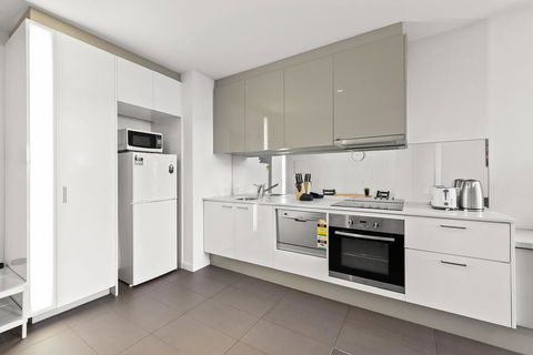 A Bright & Airy CBD Apt Next To Southern Cross - Getaway Accommodation 2