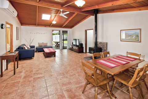 Abbey Beach Shack - Getaway Accommodation 1