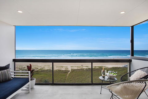 Absolute Beach Front Renovated 3 Bdrm 2 Bath App - Getaway Accommodation 3