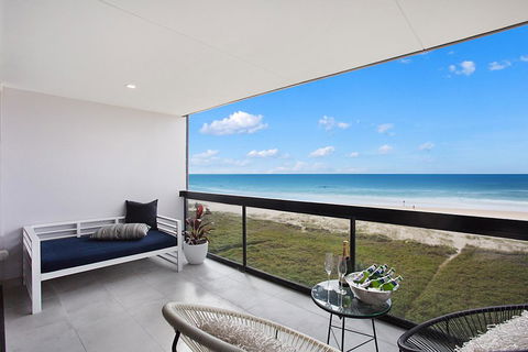 Absolute Beach Front Renovated 3 Bdrm 2 Bath App - Getaway Accommodation 2