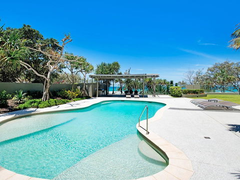 Absolute Beachfront In The Heart Of Surfers Paradi - Getaway Accommodation 2