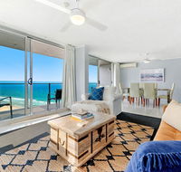Absolute Beachfront in the heart of Surfers Paradi - Getaway Accommodation