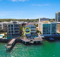 Absolute Waterfront On The Pumicestone Passage - Getaway Accommodation