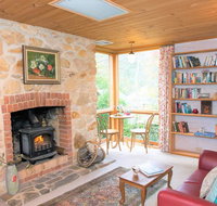 Adelaide Hills 'Camellia Cottage' - WiFi - Getaway Accommodation