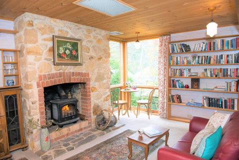 Adelaide Hills 'Camellia Cottage' - WiFi - Getaway Accommodation 0