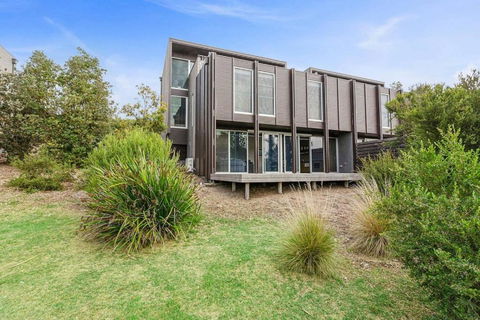 DREW Golfers Delight Close To St Andrews Beach - Getaway Accommodation 1